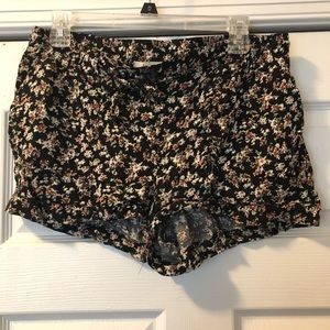 American Rag Juniors medium floral pattern shorts